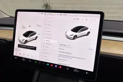 Vendo Tesla Model 3 2021 - 25450 EUR, 58710 km - AUTO.MOTO.pt