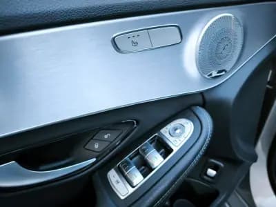 Vendo Mercedes-Benz C 300 2020 - 28950 EUR, 166000 km - AUTO.MOTO.pt