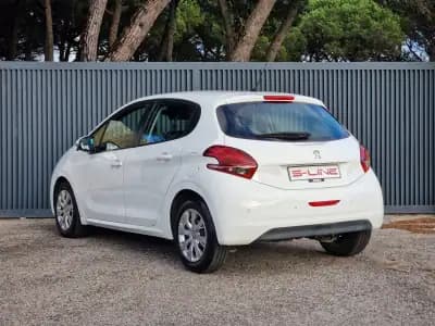 Vendo Peugeot 208 2018 - 9990 EUR, 100238 km - AUTO.MOTO.pt