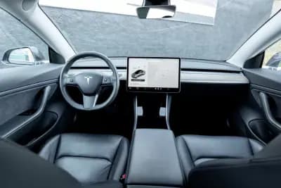 Sell Tesla Model 3 2019 - 23900 EUR, 140000 km - AUTO.MOTO.pt