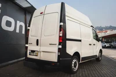 Vendo Renault 2018 - 17680 EUR, 154920 km - AUTO.MOTO.pt