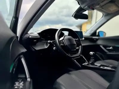 Vendo Peugeot 2008 2021 - 17950 EUR, 65000 km - AUTO.MOTO.pt