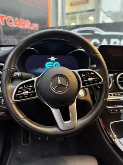Vendo Mercedes-Benz GLC 300 2021 - 46900 EUR, 129900 km - AUTO.MOTO.pt