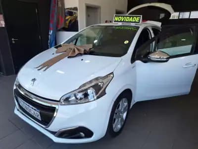 Vendo Peugeot 208 2017 - 7900 EUR, 157000 km - AUTO.MOTO.pt