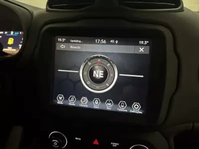 Vendo Jeep Renegade 2022 - 23950 EUR, 10796 km - AUTO.MOTO.pt