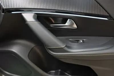 Vendo Peugeot 2008 2021 - 23900 EUR, 30000 km - AUTO.MOTO.pt