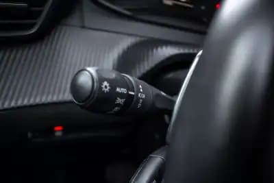 Vendo Peugeot 2008 2021 - 17990 EUR, 74657 km - AUTO.MOTO.pt