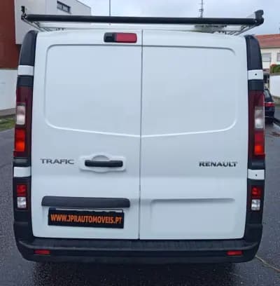 Vendo Renault Trafic 2018 - 16490 EUR, 152226 km - AUTO.MOTO.pt