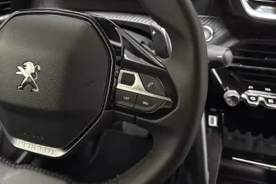 Sell Peugeot 2008 2021 - 18450 EUR, 43013 km - AUTO.MOTO.pt