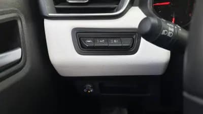 Vendo Renault Clio 2023 - 14499 EUR, 111021 km - AUTO.MOTO.pt