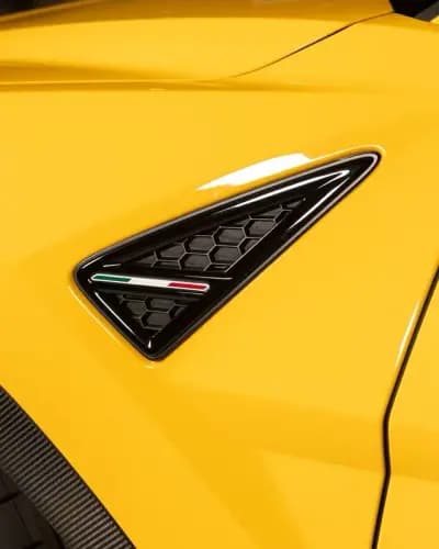 Vendo Lamborghini Urus 2020 - 305000 EUR, 104000 km - AUTO.MOTO.pt