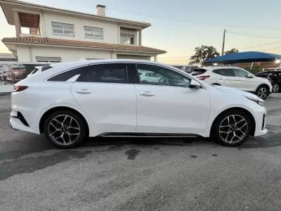 Vendo Kia ProCeed 2022 - 19450 EUR, 92000 km - AUTO.MOTO.pt
