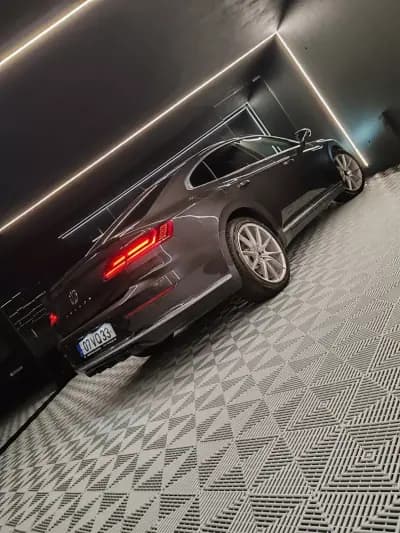 Vendo Volkswagen Arteon 2018 - 19900 EUR, 197000 km - AUTO.MOTO.pt