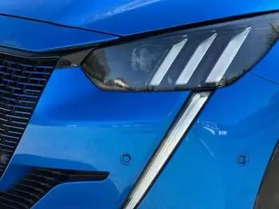 Vendo Peugeot e-208 2020 - 17500 EUR, 77000 km - AUTO.MOTO.pt