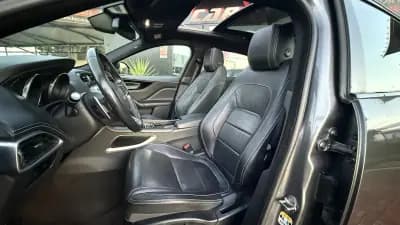 Vendo Jaguar F-Pace 2018 - 24990 EUR, 165000 km - AUTO.MOTO.pt
