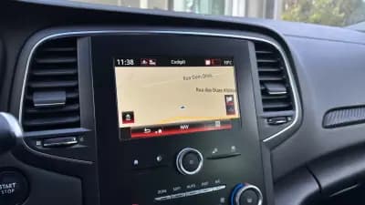 Vendo Renault Mégane Sport Tourer 2018 - 12999 EUR, 131021 km - AUTO.MOTO.pt