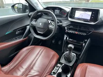 Vendo Peugeot 2008 2021 - 16900 EUR, 130000 km - AUTO.MOTO.pt