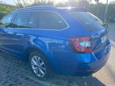 Vendo Skoda Octavia Break 2020 - 14750 EUR, 220634 km - AUTO.MOTO.pt