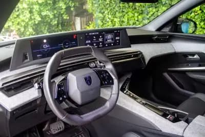 Vendo Peugeot 5008 2025 - 33500 EUR, 15000 km - AUTO.MOTO.pt