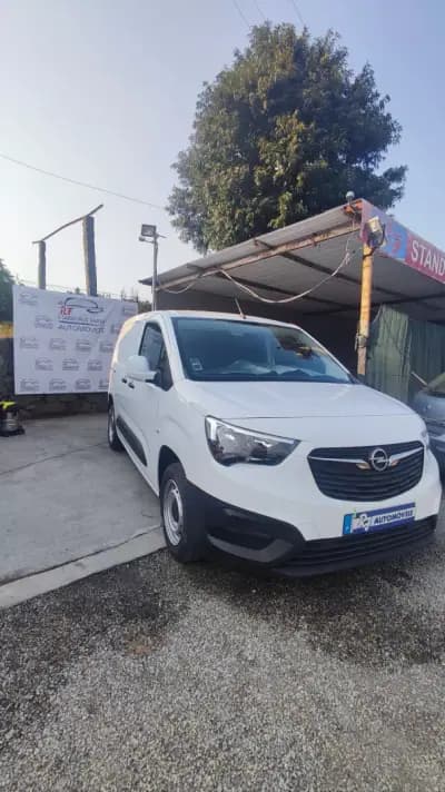 Vendo Opel Combo 2020 - 12978 EUR, 149789 km - AUTO.MOTO.pt