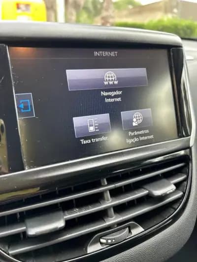 Vendo Peugeot 208 2017 - 9980 EUR, 129000 km - AUTO.MOTO.pt