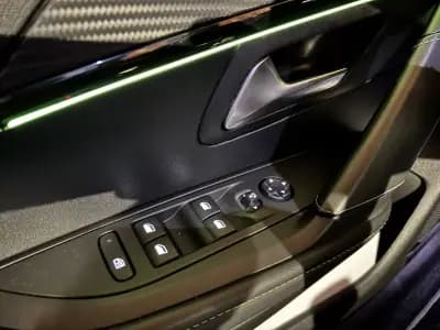 Vendo Peugeot 208 2020 - 17750 EUR, 50915 km - AUTO.MOTO.pt