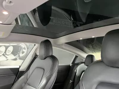 Vendo Tesla Model 3 2020 - 29700 EUR, 64646 km - AUTO.MOTO.pt