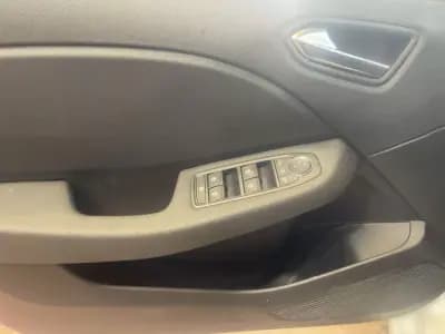 Vendo Renault Clio 2022 - 17899 EUR, 38000 km - AUTO.MOTO.pt