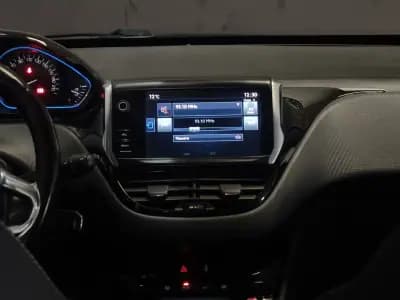 Vendo Peugeot 2008 2017 - 12490 EUR, 57665 km - AUTO.MOTO.pt