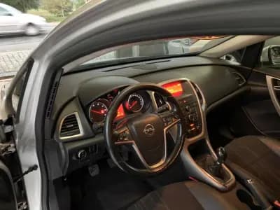 Vendo Opel Astra Sports Tourer 2012 - 6750 EUR, 274002 km - AUTO.MOTO.pt