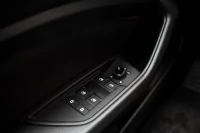 Vendo Audi Q8 e-Tron Sportback 2023 - 52900 EUR, 34353 km - AUTO.MOTO.pt