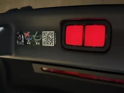 Vendo Mercedes-Benz C 300e 2024 - 55990 EUR, 27748 km - AUTO.MOTO.pt