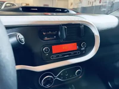 Vendo Renault Twingo 2023 - 16990 EUR, 16461 km - AUTO.MOTO.pt