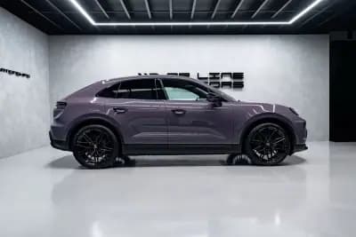 Vendo Porsche Macan 2025 - 88950 EUR, 14000 km - AUTO.MOTO.pt