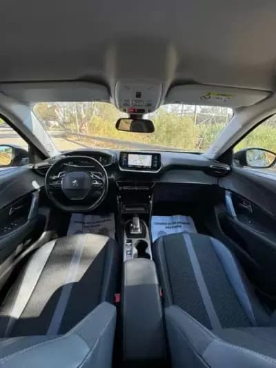 Vendo Peugeot 2008 2020 - 17500 EUR, 140000 km - AUTO.MOTO.pt