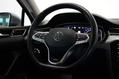 Vendo Volkswagen Passat Variant 2021 - 25990 EUR, 70682 km - AUTO.MOTO.pt