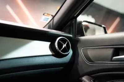 Vendo Mercedes-Benz GLA 180 2017 - 17900 EUR, 228238 km - AUTO.MOTO.pt