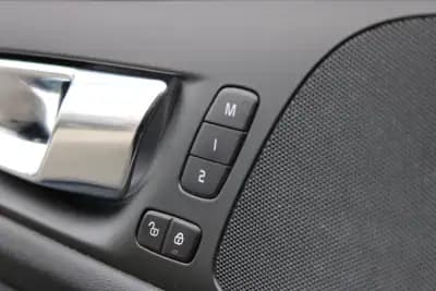 Vendo Volvo V60 2020 - 26400 EUR, 128429 km - AUTO.MOTO.pt