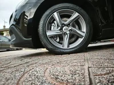 Sell Volvo V40 Cross Country 2017 - 18500 EUR, 100000 km - AUTO.MOTO.pt