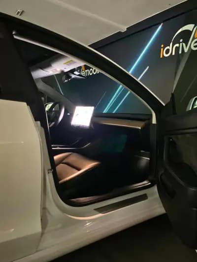 Vendo Tesla Model 3 2020 - 29900 EUR, 108726 km - AUTO.MOTO.pt