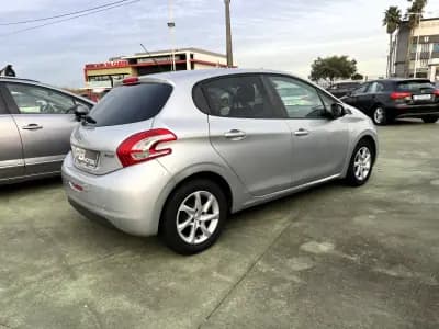 Sell Peugeot 208 2014 - 8900 EUR, 160599 km - AUTO.MOTO.pt