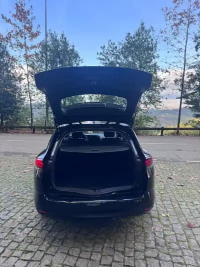 Vendo Renault Mégane Break 2022 - 17500 EUR, 116925 km - AUTO.MOTO.pt