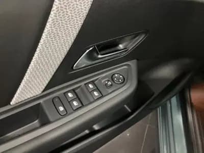 Vendo Citroën C4 2023 - 21500 EUR, 14397 km - AUTO.MOTO.pt