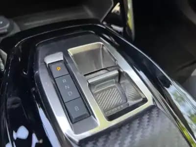 Vendo Peugeot e-2008 2022 - 21990 EUR, 30000 km - AUTO.MOTO.pt