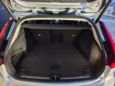 Sell Volvo V60 2018 - 23990 EUR, 117041 km - AUTO.MOTO.pt