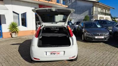 Vendo Fiat Punto 2015 - 5900 EUR, 278912 km - AUTO.MOTO.pt