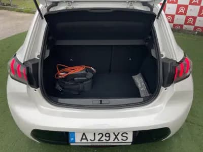 Sell Peugeot e-208 2021 - 18490 EUR, 44305 km - AUTO.MOTO.pt