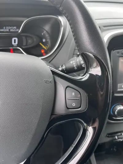 Vendo Renault Captur 2015 - 11900 EUR, 133000 km - AUTO.MOTO.pt