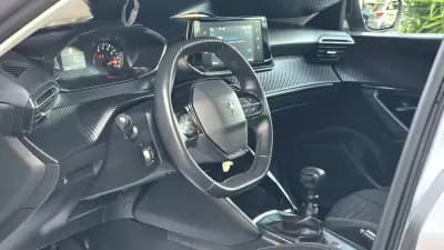 Vendo Peugeot 2008 2021 - 16250 EUR, 42900 km - AUTO.MOTO.pt