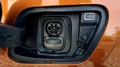 Sell Peugeot e-2008 2020 - 18900 EUR, 53838 km - AUTO.MOTO.pt